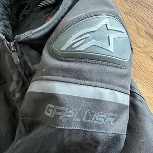 Alpine stars T-Gap Plus are v3 Air jacket